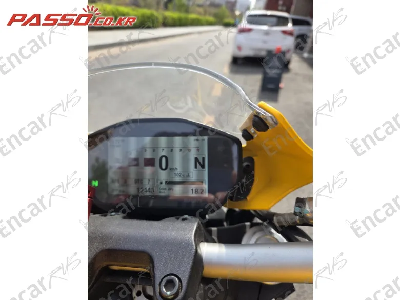 Ducati Monster 821 - фото 3