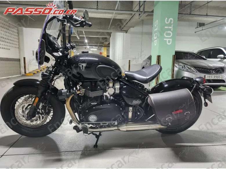 TRIUMPH BONNEVILLE BOBBER - фото 1