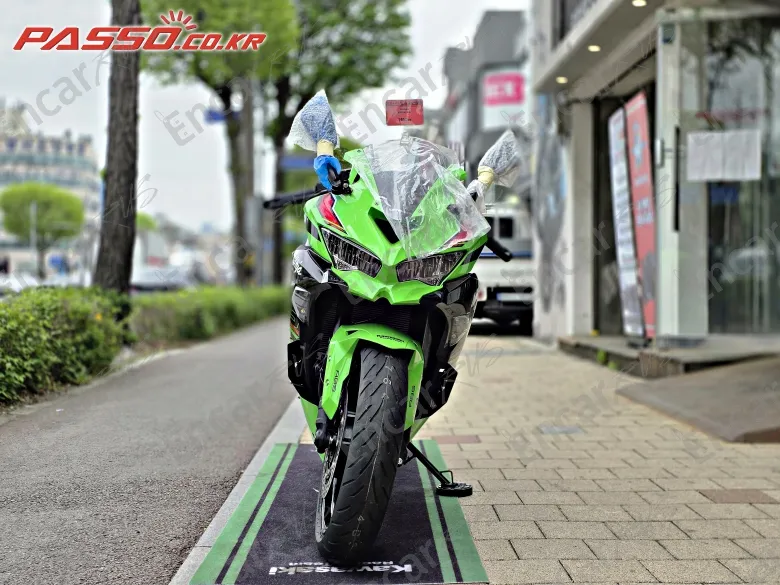 KAWASAKI NINJA ZX 4 RR - фото 4