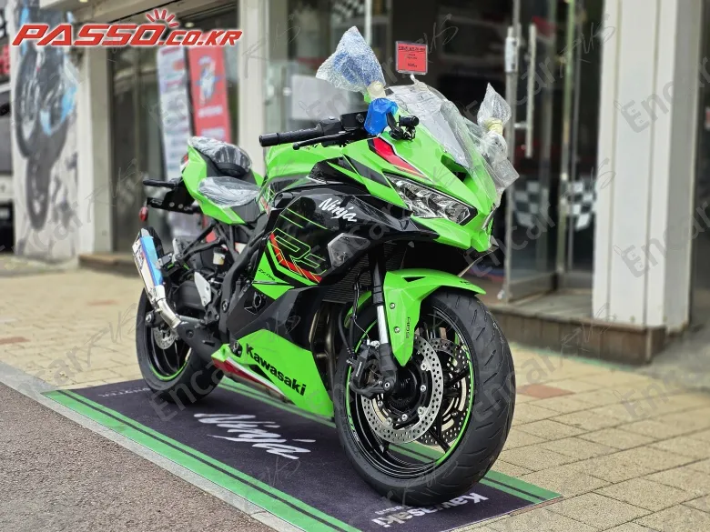 KAWASAKI NINJA ZX 4 RR - фото 6