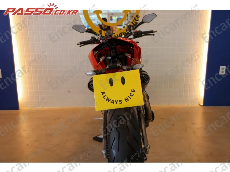Ducati Streetfighter V2 - фото 2