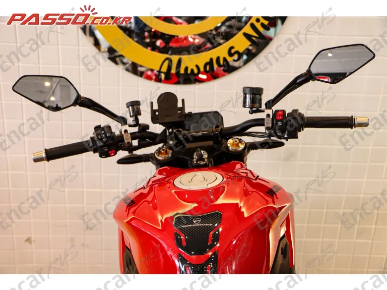 Ducati Streetfighter V2 - фото 3