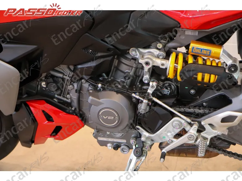 Ducati Streetfighter V2 - фото 4