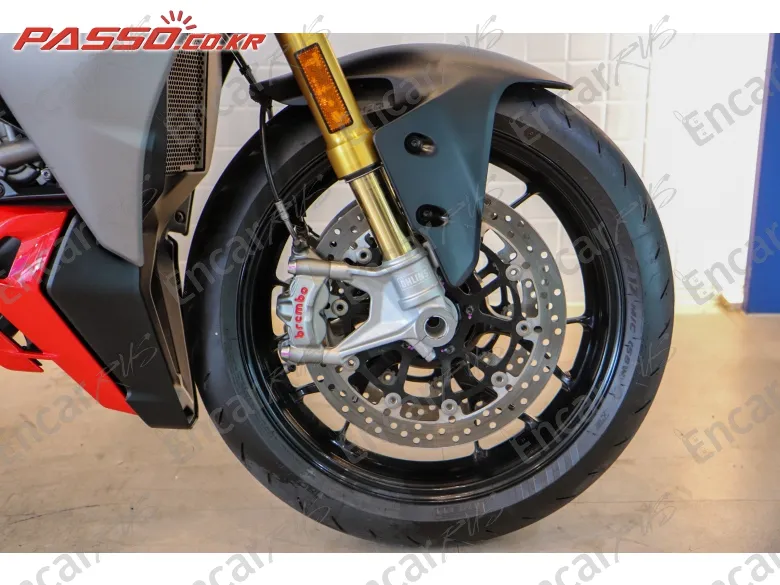 Ducati Streetfighter V2 - фото 5
