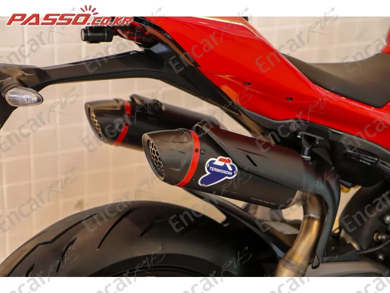 Ducati Streetfighter V2 - фото 6