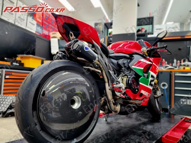 DUCATI PANIGALE V2 - фото 6