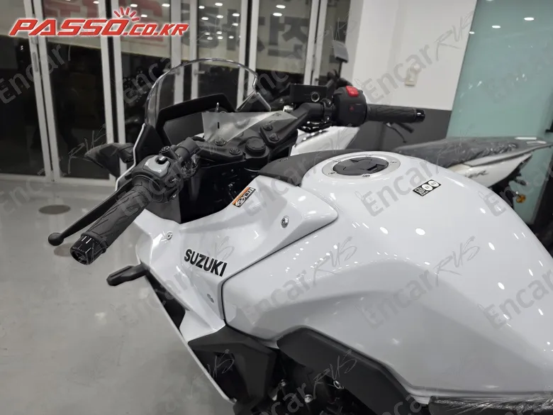 Suzuki Gsx 8 R - фото 3