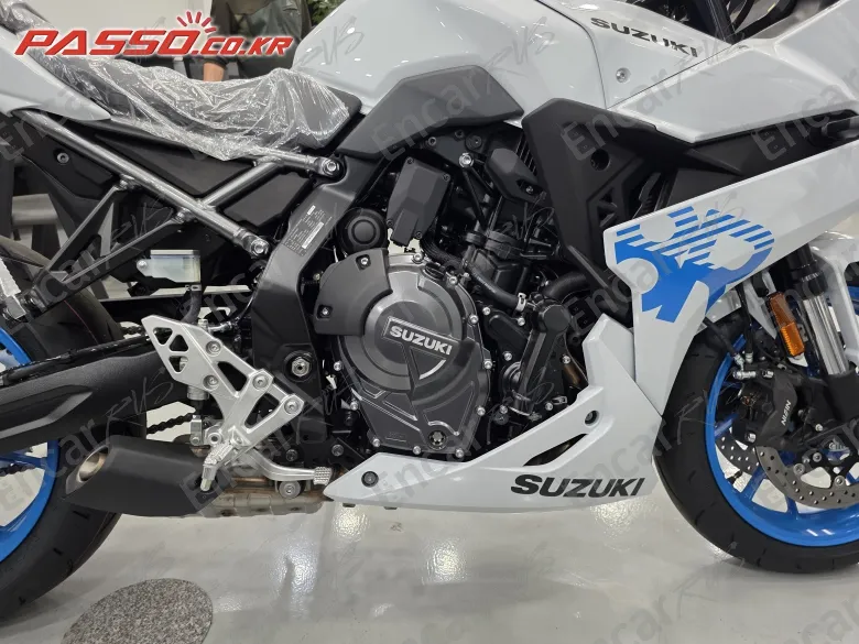 Suzuki Gsx 8 R - фото 6
