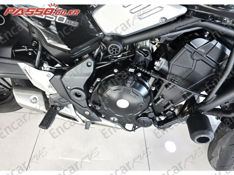 Kawasaki Z 650 Rs Abs - фото 4
