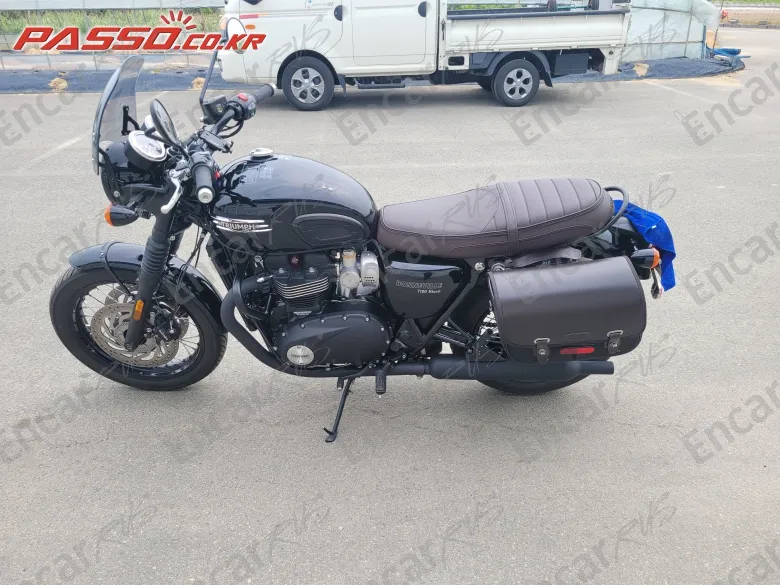 Triumph Bonneville T120 Black - фото 1