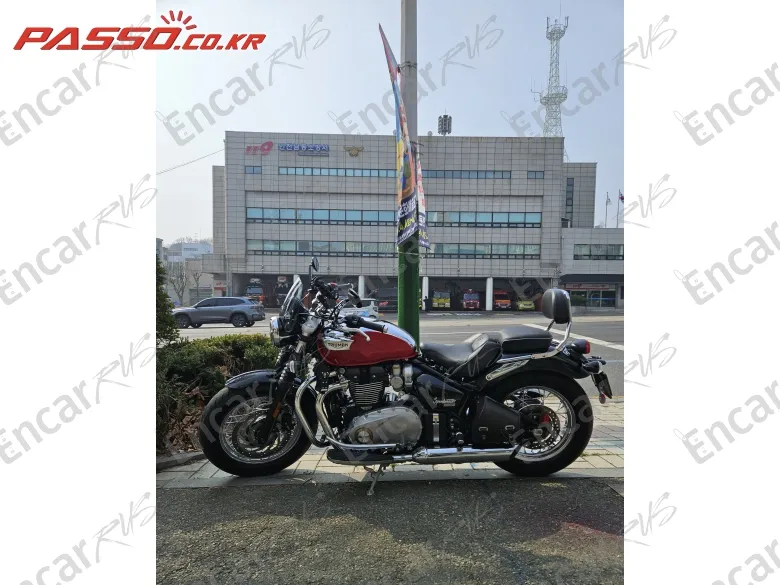 Triumph Speedmaster - фото 3