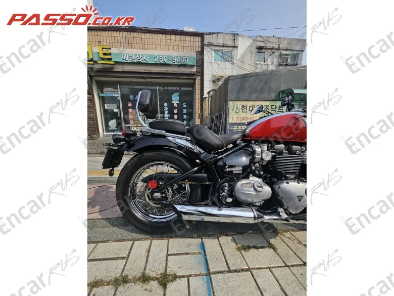 Triumph Speedmaster - фото 6