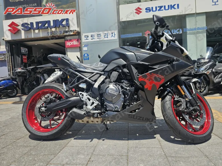 Suzuki Gsx 8 R - фото 0