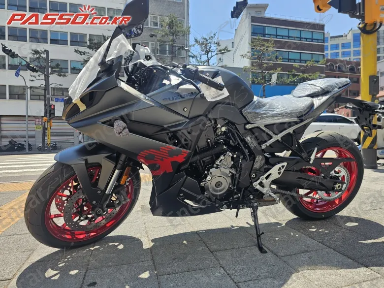 Suzuki Gsx 8 R - фото 1