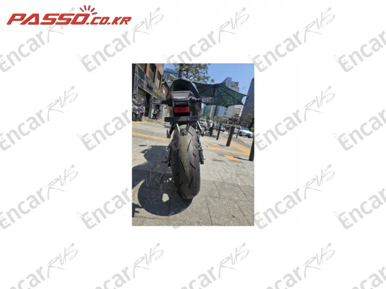 Suzuki Gsx 8 R - фото 2