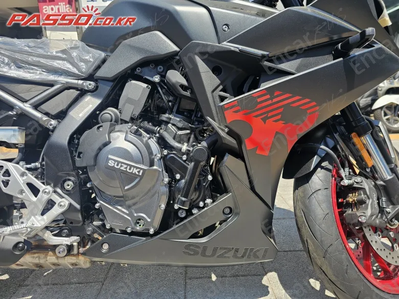 Suzuki Gsx 8 R - фото 4