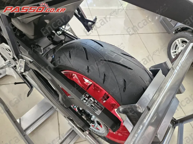 Suzuki Gsx 8 Tt - фото 5