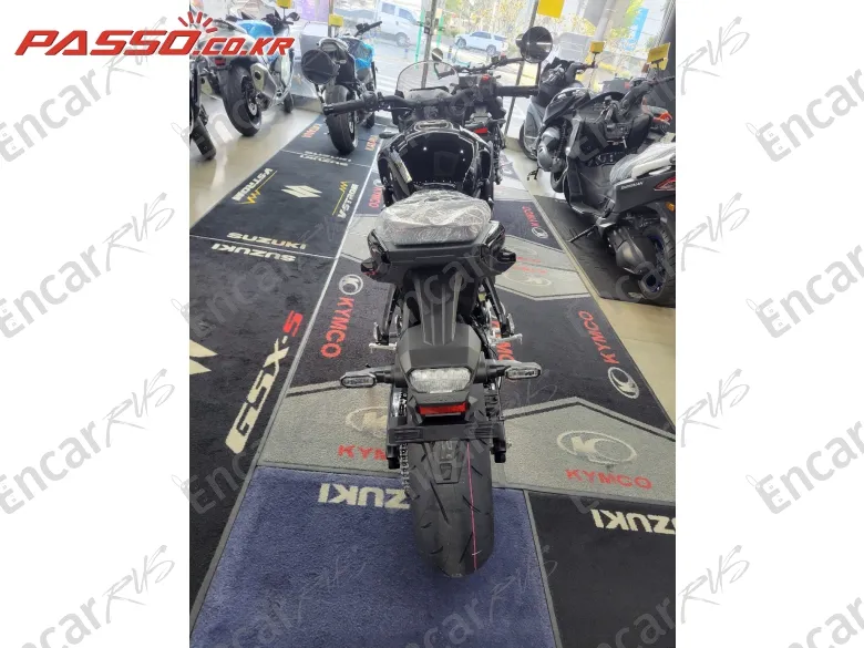 Suzuki Gsx 8 Tt - фото 2