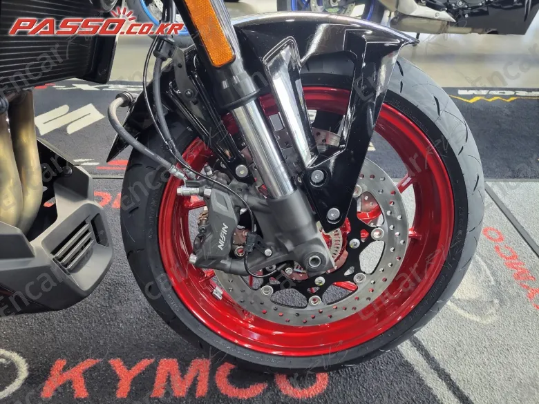 Suzuki Gsx 8 Tt - фото 5