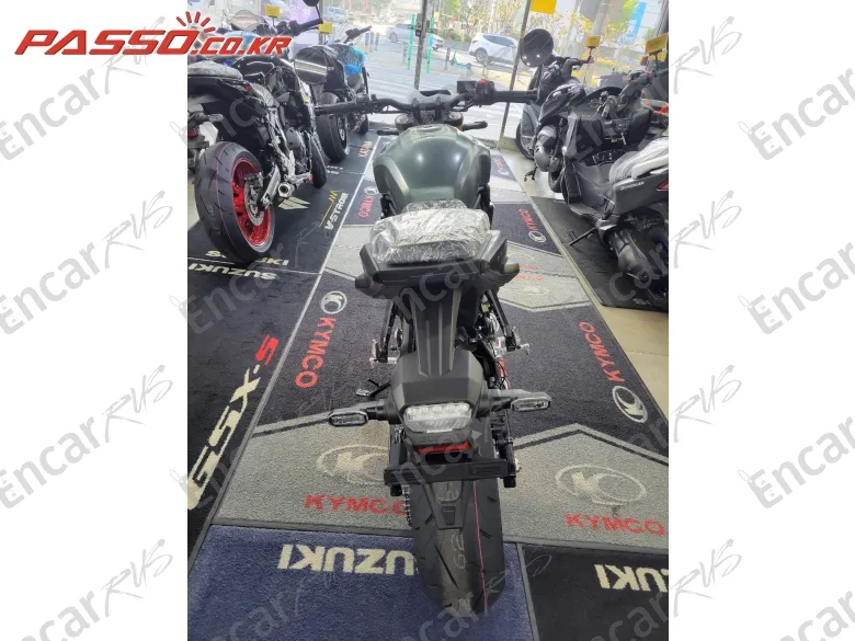 Suzuki Gsx 8 T - фото 2