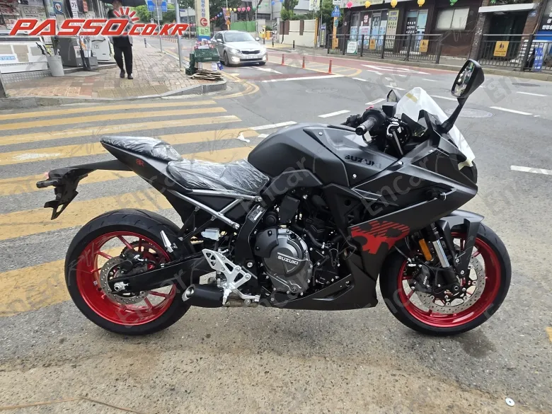 Suzuki Gsx 8 R - фото 0