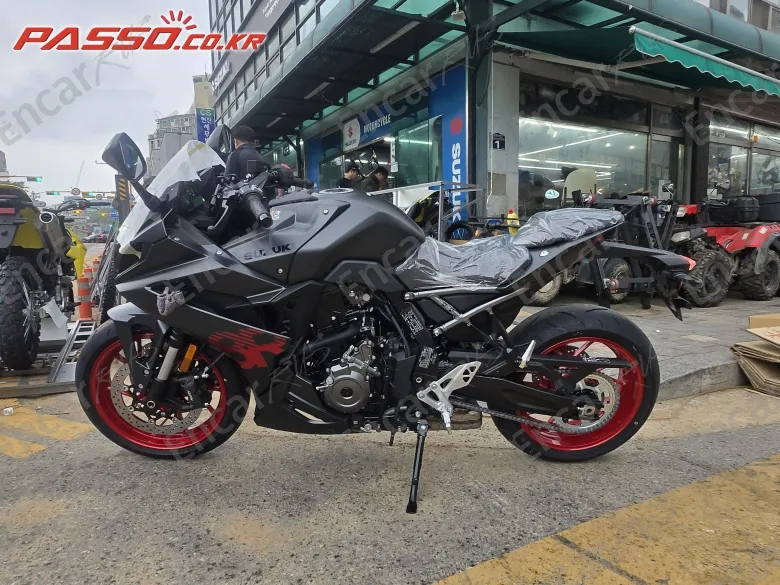 Suzuki Gsx 8 R - фото 1