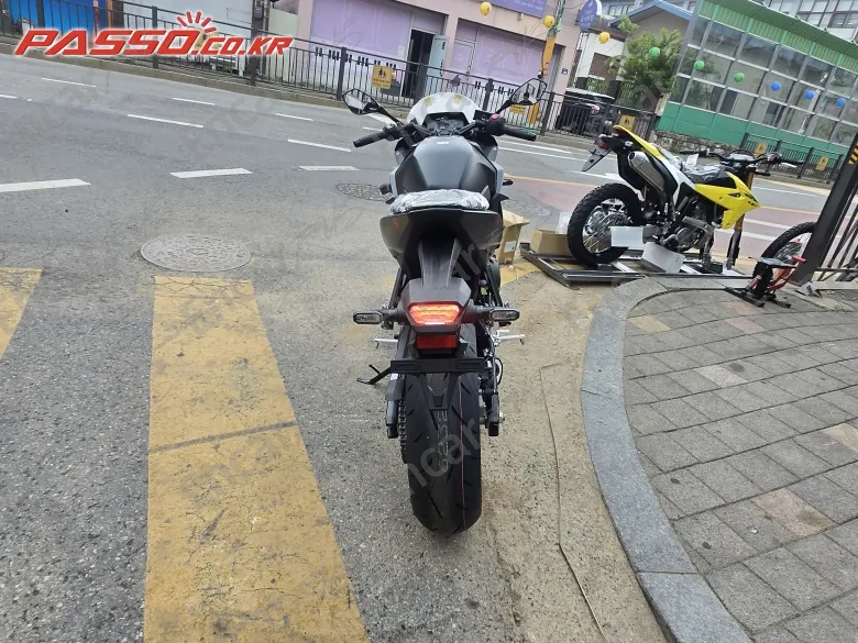 Suzuki Gsx 8 R - фото 2