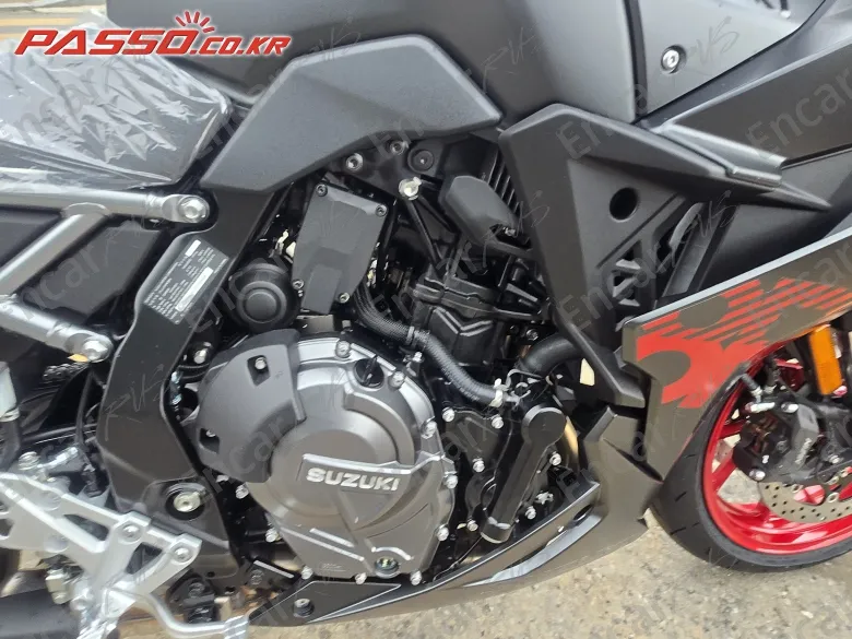 Suzuki Gsx 8 R - фото 4