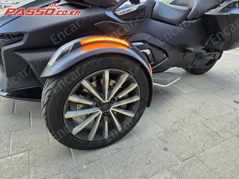 BRP CAN-AM SPYDER RT LIMITED - фото 4