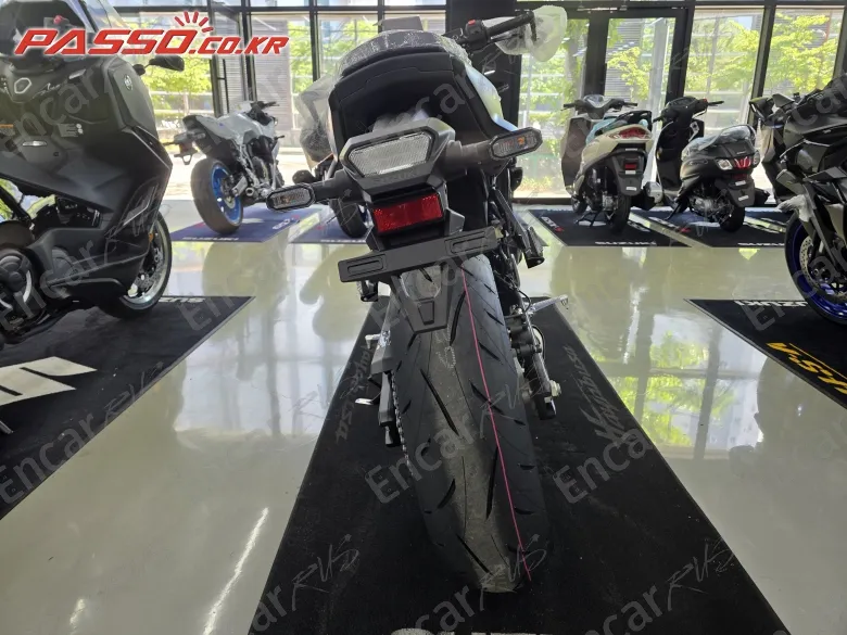 Suzuki Gsx 8 Tt - фото 2