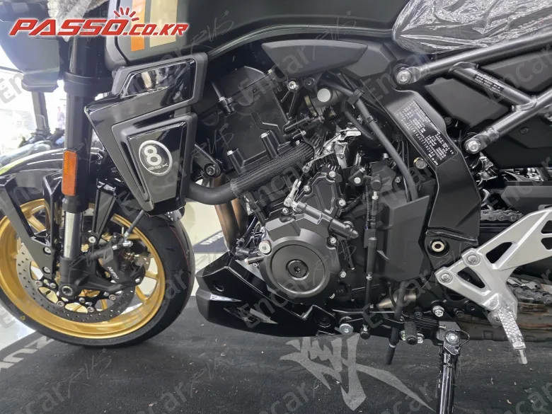 Suzuki Gsx 8 Tt - фото 4