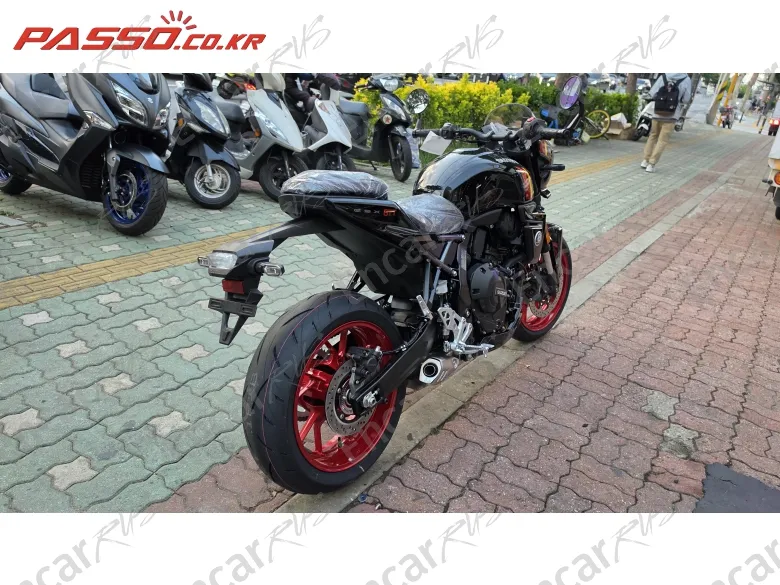 Suzuki Gsx 8 Tt - фото 2