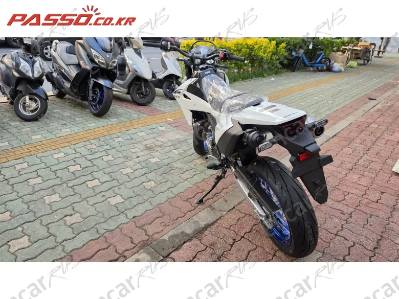 Suzuki Dr Z 4 Sm - фото 2