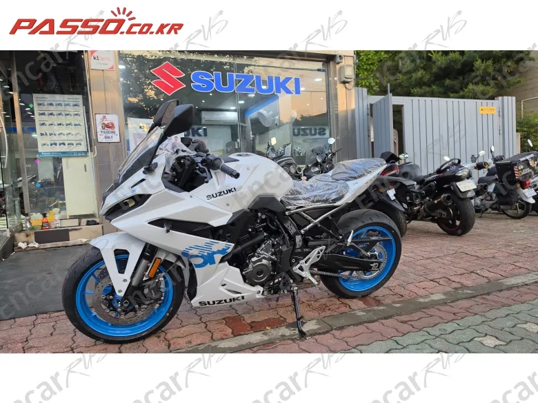 Suzuki Gsx 8 R - фото 1