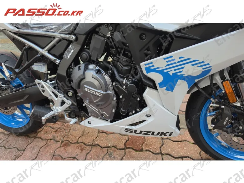 Suzuki Gsx 8 R - фото 4
