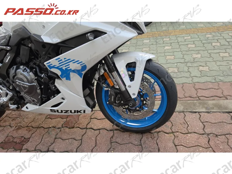 Suzuki Gsx 8 R - фото 5