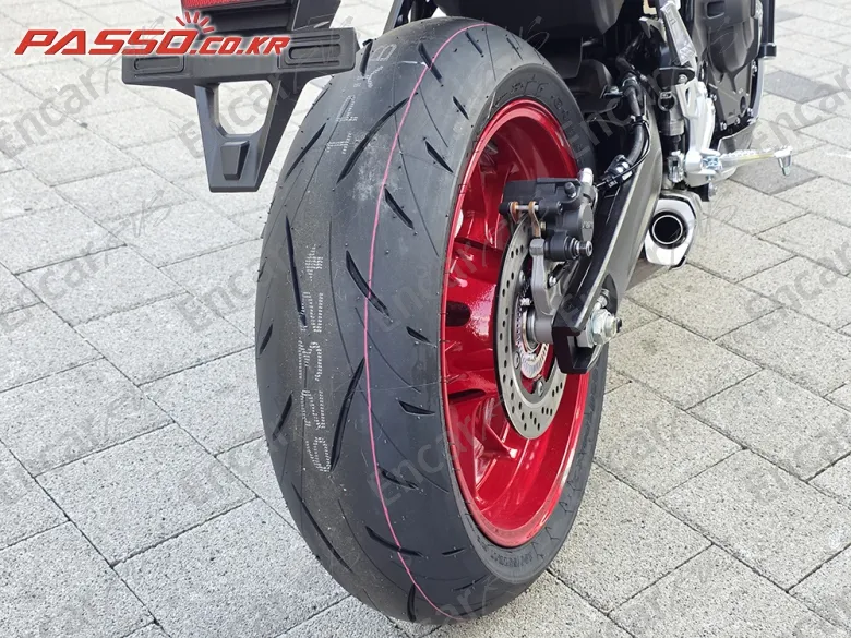 Suzuki Gsx 8 Tt - фото 5
