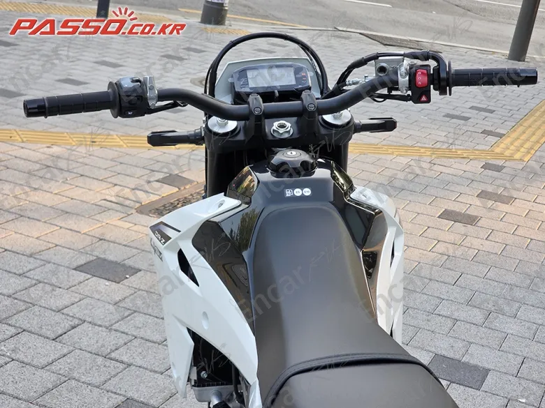 Suzuki Dr Z 4 Sm - фото 3