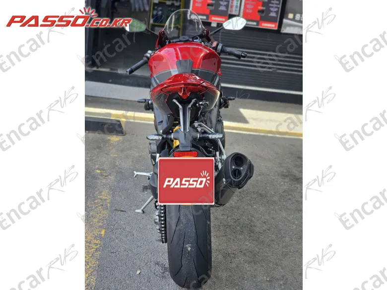 TRIUMPH SPEED TRIPLE 1200 RR - фото 2