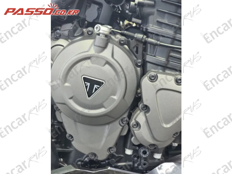 TRIUMPH SPEED TRIPLE 1200 RR - фото 4