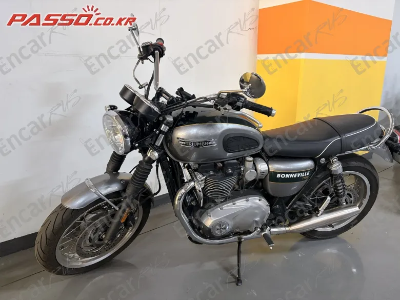 Triumph Bonneville T120 - фото 1