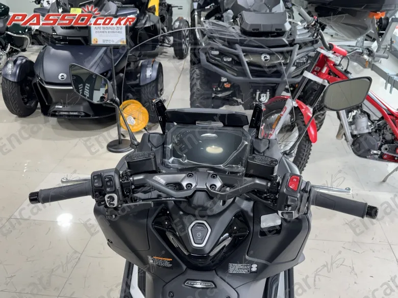 YAMAHA T MAX 560 - фото 3