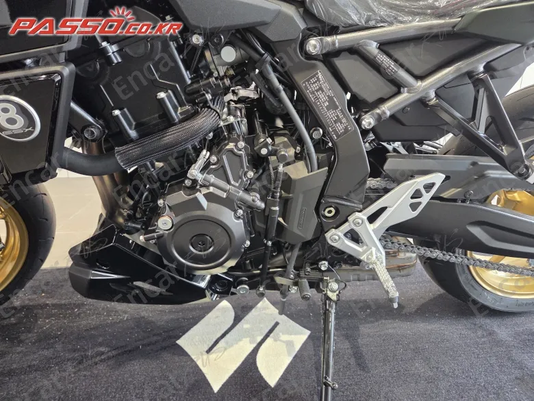 Suzuki Gsx 8 Tt - фото 4