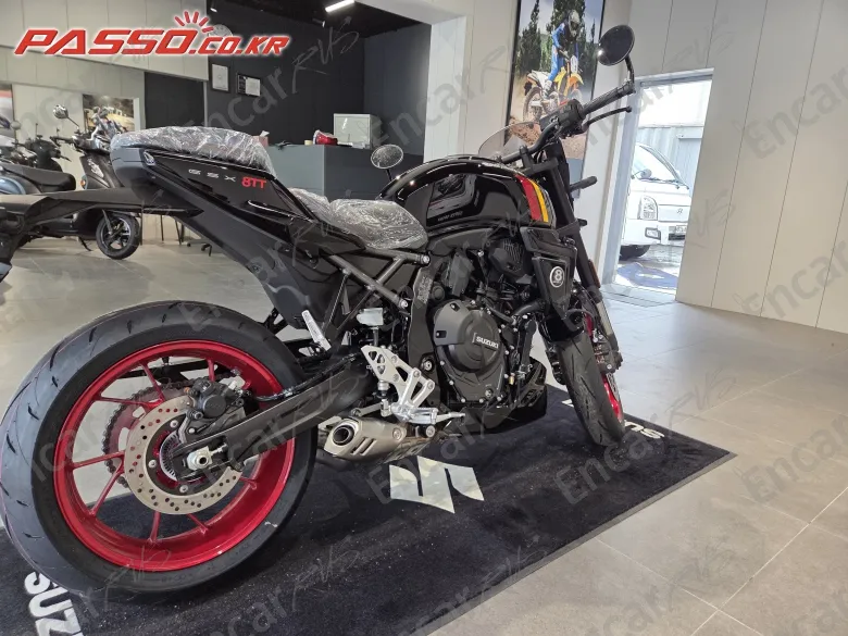 Suzuki Gsx 8 Tt - фото 2