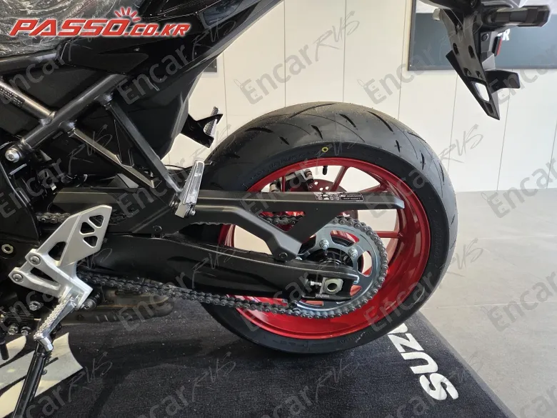 Suzuki Gsx 8 Tt - фото 5