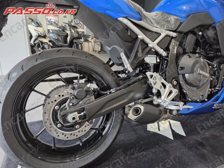 Suzuki Gsx 8 R - фото 6
