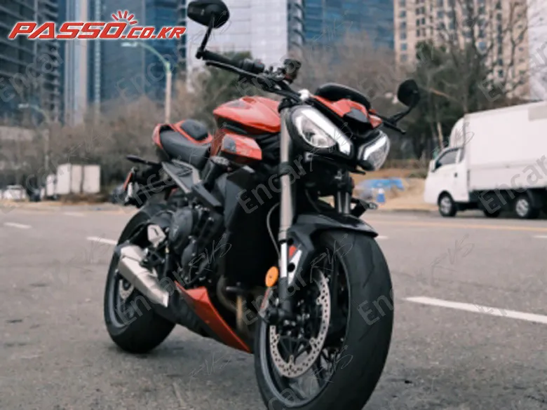 TRIUMPH STREET TRIPLE RS - фото 0