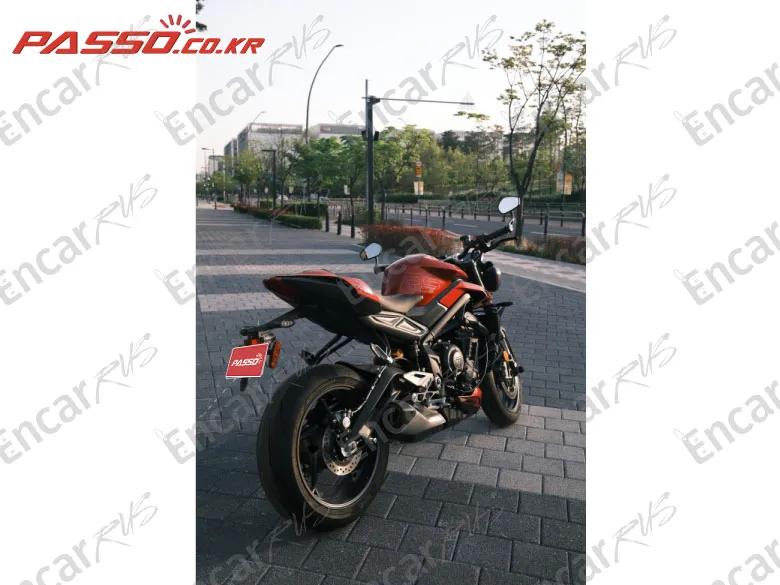 TRIUMPH STREET TRIPLE RS - фото 2