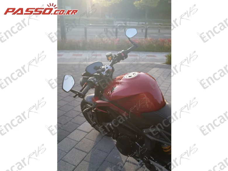 TRIUMPH STREET TRIPLE RS - фото 3