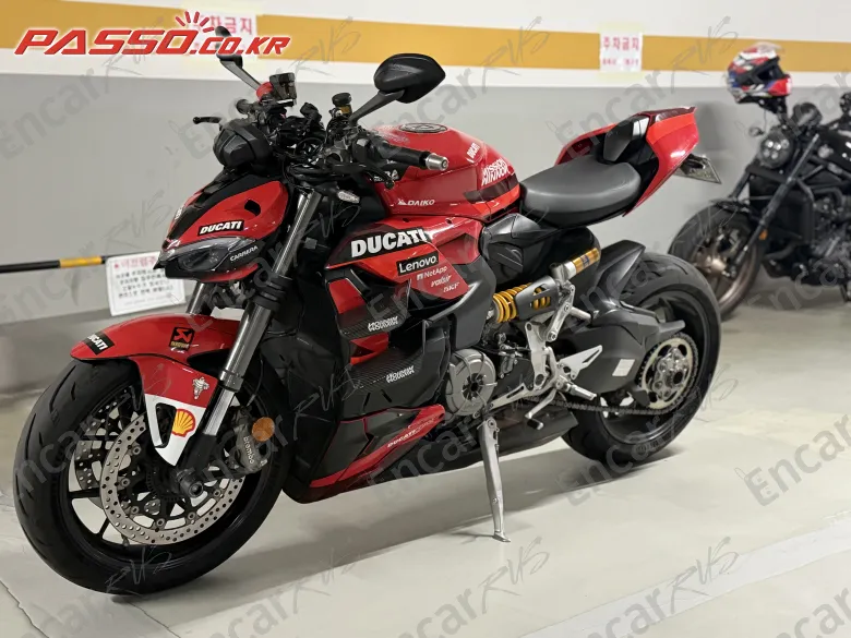 Ducati Streetfighter V2 - фото 1